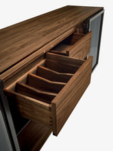 Sideboard mit Glastüren