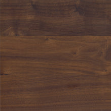 Esstisch mit offenem Stahl- Wangengestell