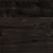 Esstisch mit offenem Stahl- Wangengestell