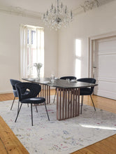 Esstisch mit offenem Stahl- Wangengestell