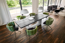 Esstisch mit Betonfuß