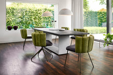 Esstisch mit Betonfuß